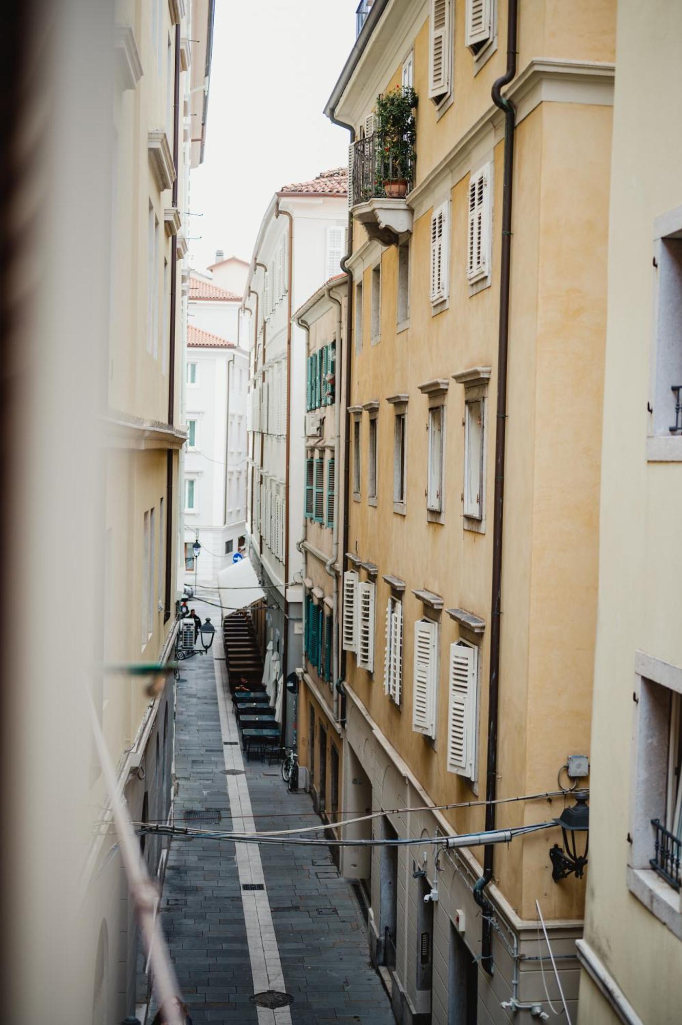 Monolocale Marino In Centro Storico Apartment Triest Exterior foto